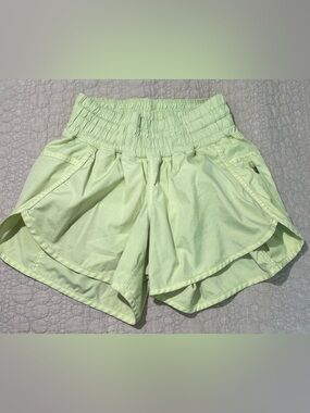 Lululemon Tracker Shorts Yellow Lime Size 4